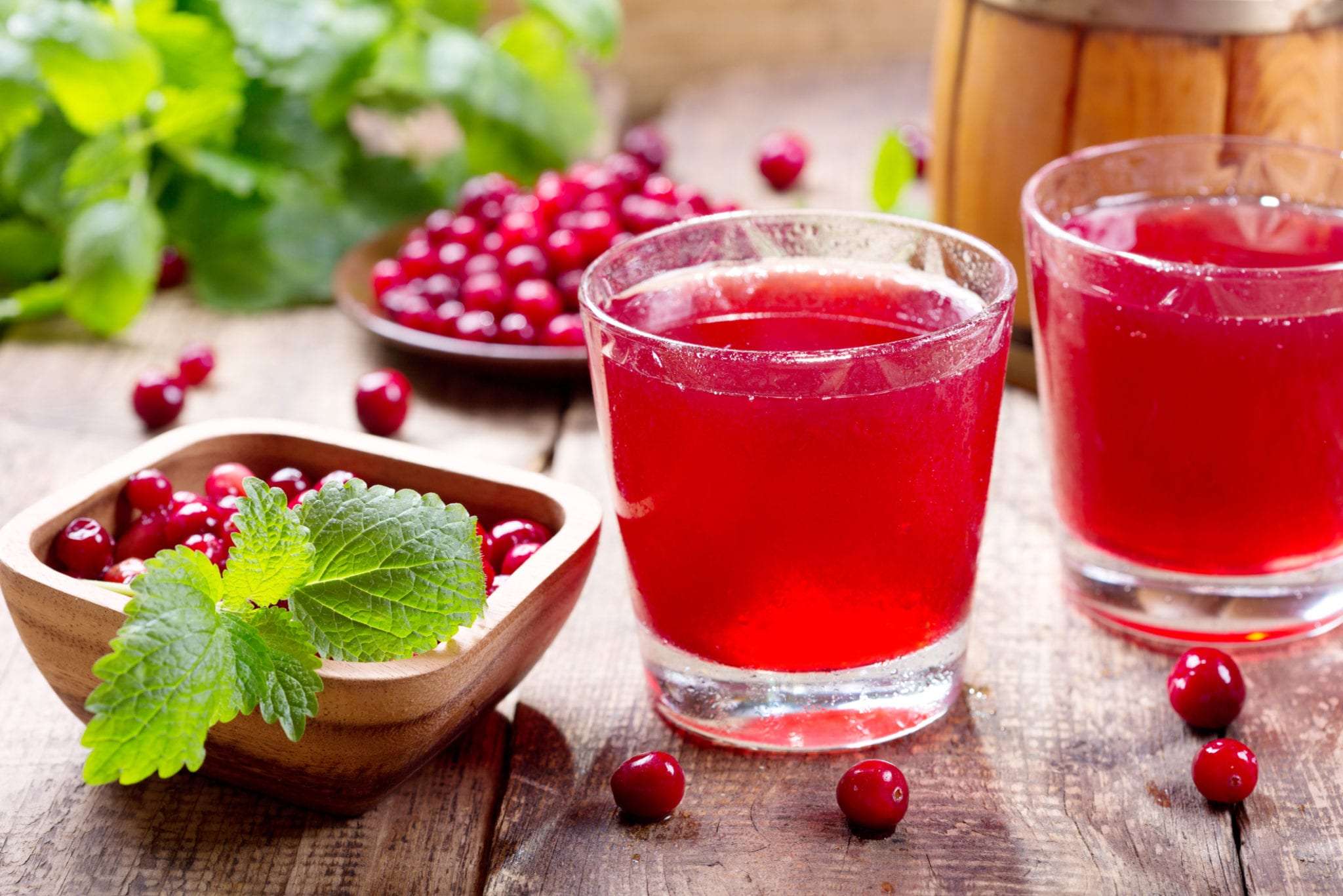 Cranberry juice treats urinary tract infection &  aids weight loss